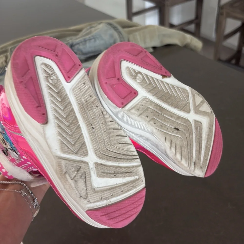 Toddler girl snow boots with Minnie and daisy - Picture 2 of 4